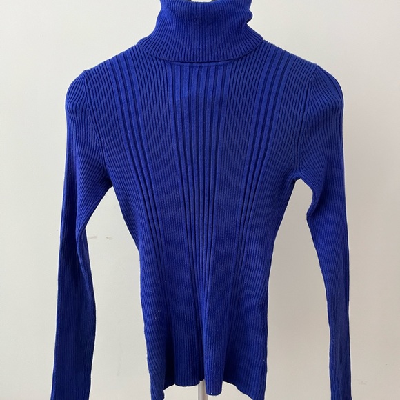 No Boundaries Turtleneck - Picture 2 of 6